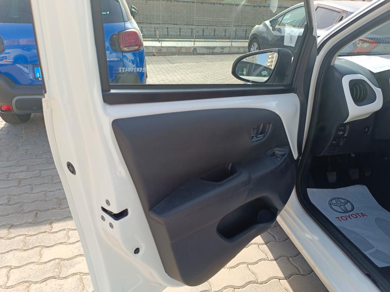 Peugeot 108 PureTech 82 5 porte Active TOP!