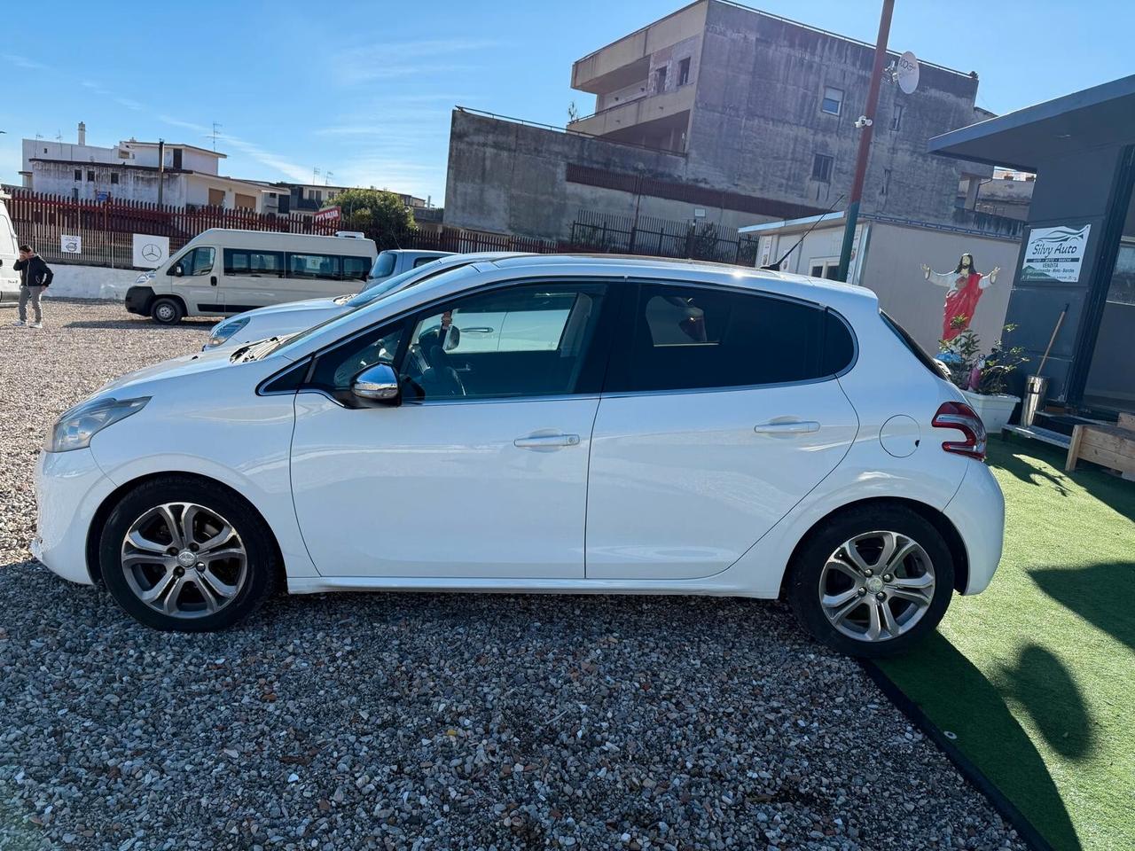 Peugeot 208 1.4 HDi 68 CV 5 porte Allure