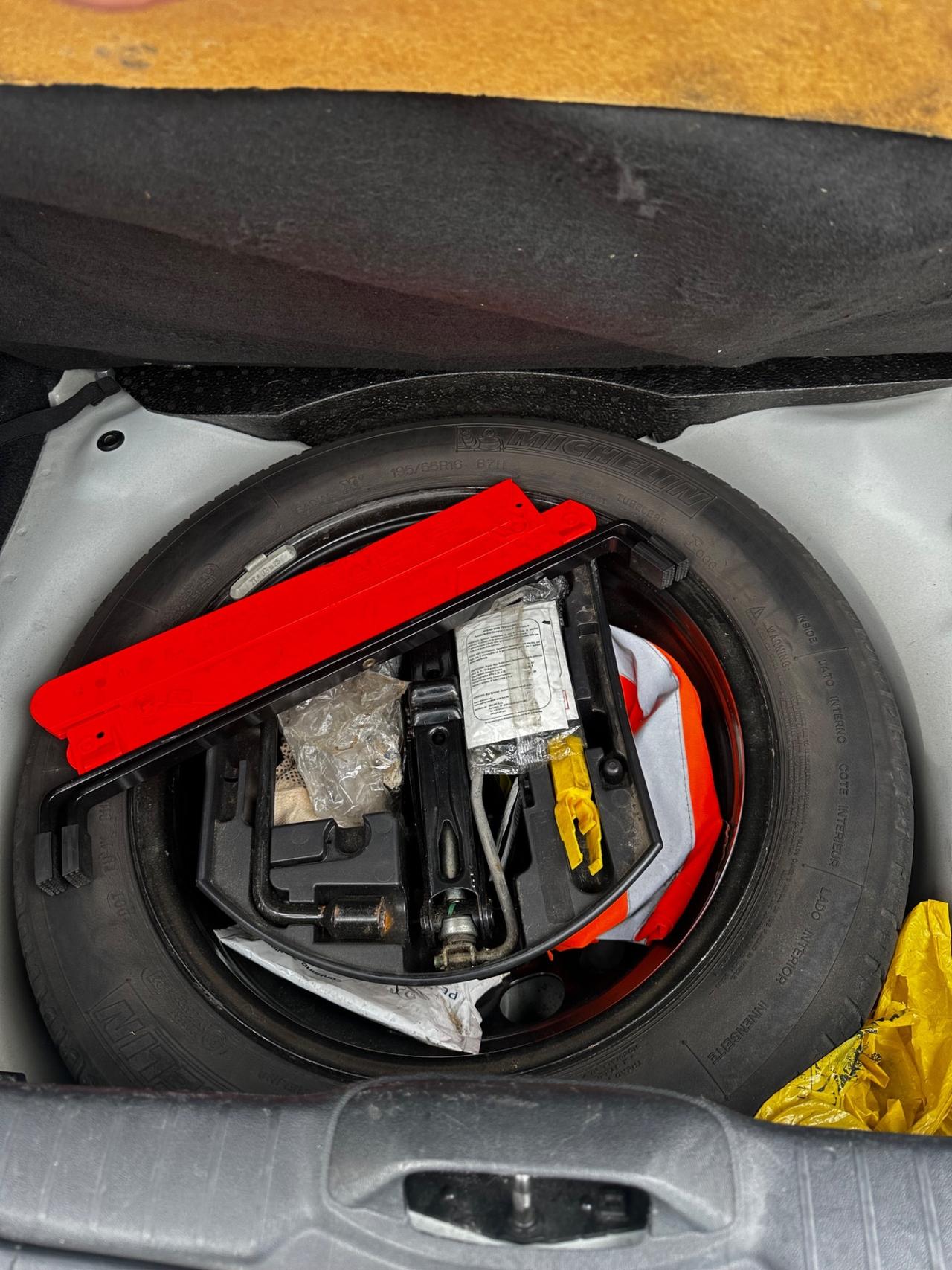 Peugeot 208 1.6 e-HDi 92 CV Stop&Start 5 porte Allure