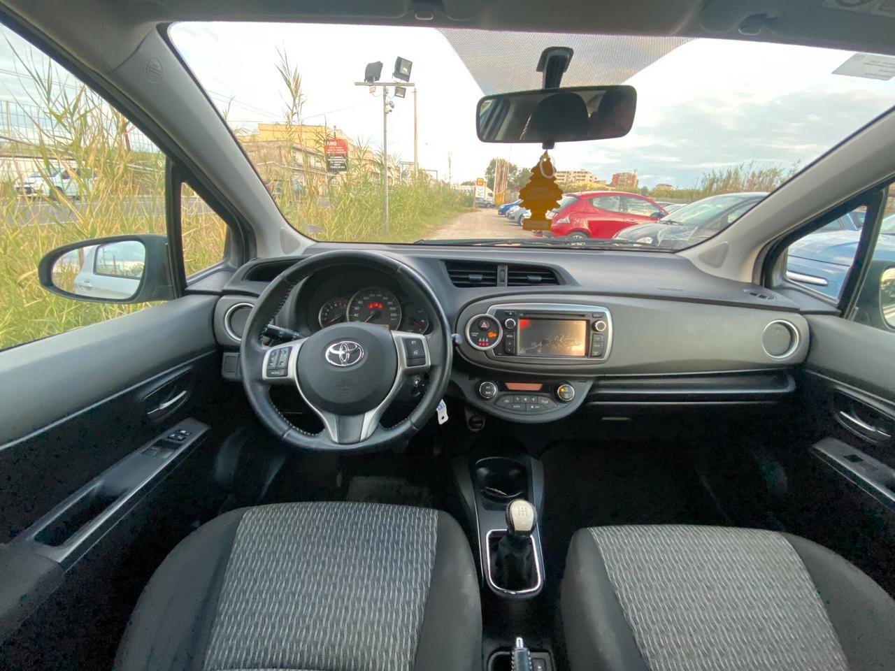TOYOTA YARIS 1.0 LOUNGE 99.000 KM ADATTA NEOPATENTATI GARANTITA