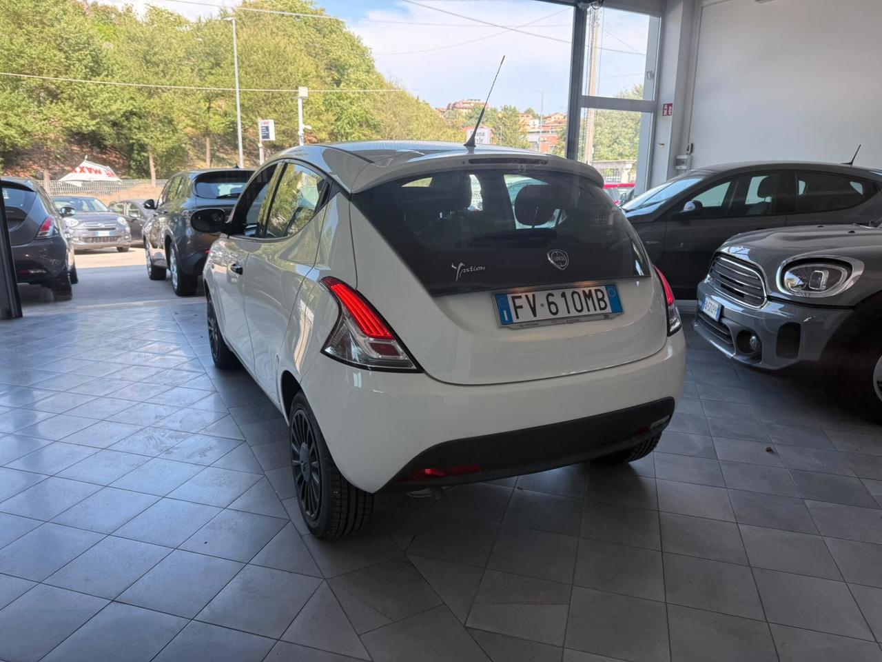 Lancia Ypsilon 1.2 69 CV 5 porte Elefantino Blu