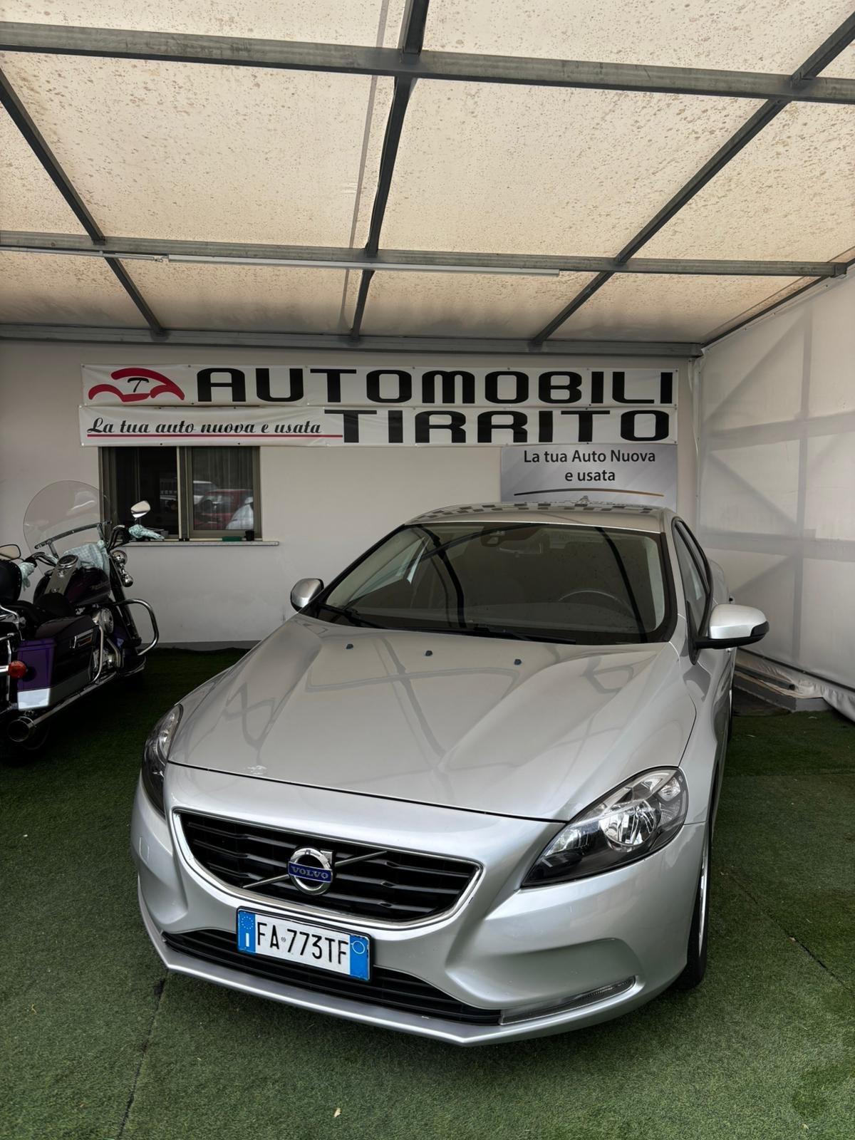 Volvo V40 D2 R-design Momentum