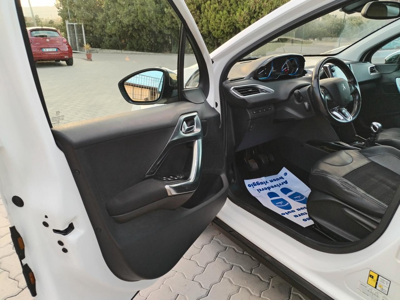 Peugeot 2008 BlueHDi 120 S&S Féline 2015