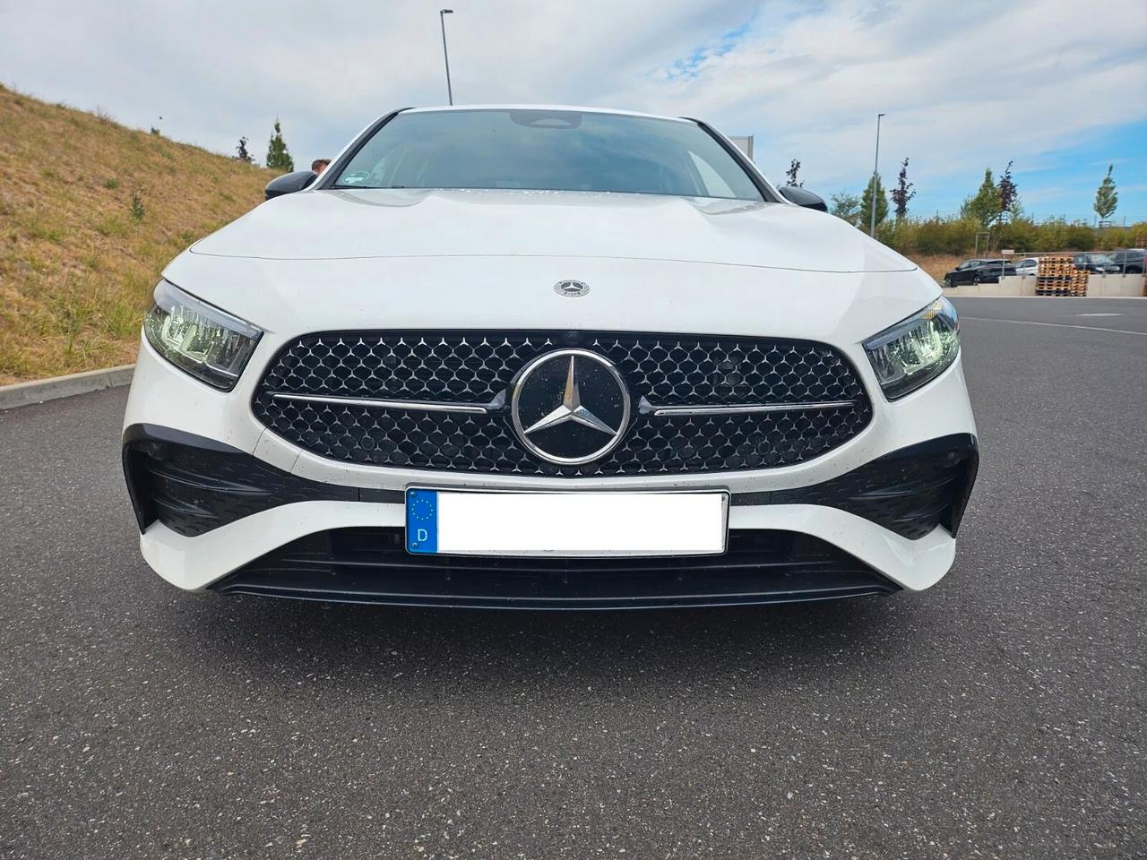 Mercedes-benz A 200 200d AMG*PACCHETTO NIGHT*MBUX*NAVIGATORE*TELECAMERA*LED*PDC