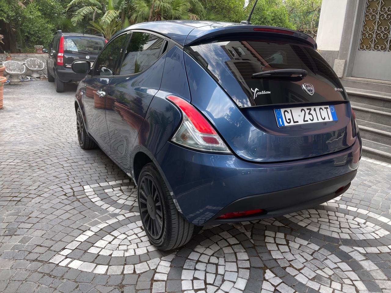 Lancia Ypsilon Hybrid LED UCONNECT