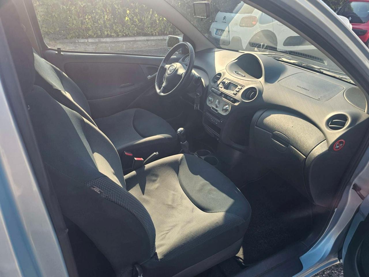 Toyota Yaris 1.0i 16V cat 3 porte Sol