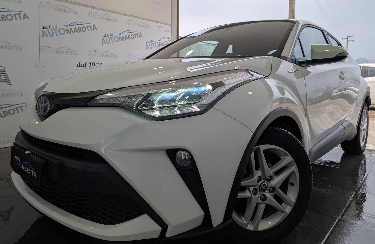 Toyota C-HR 1.8h Business e-cvt AUTOCARRO N1 !