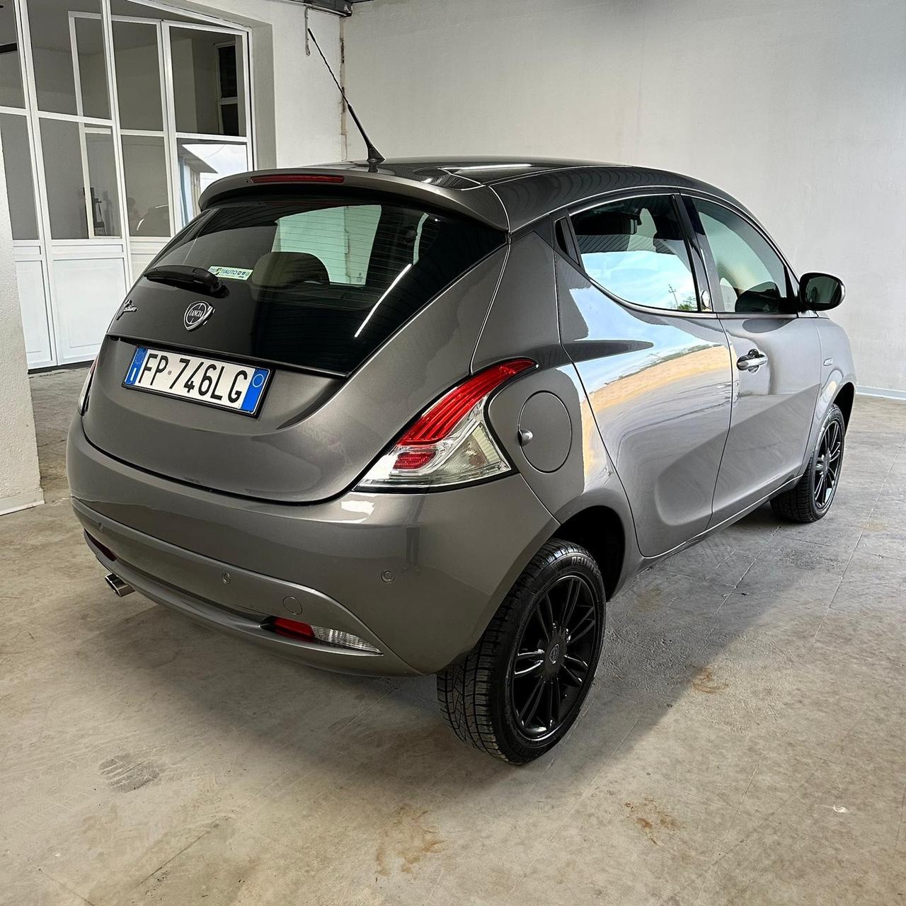 Lancia Ypsilon 0.9 TwinAir 5 porte Metano Ecochic Gold