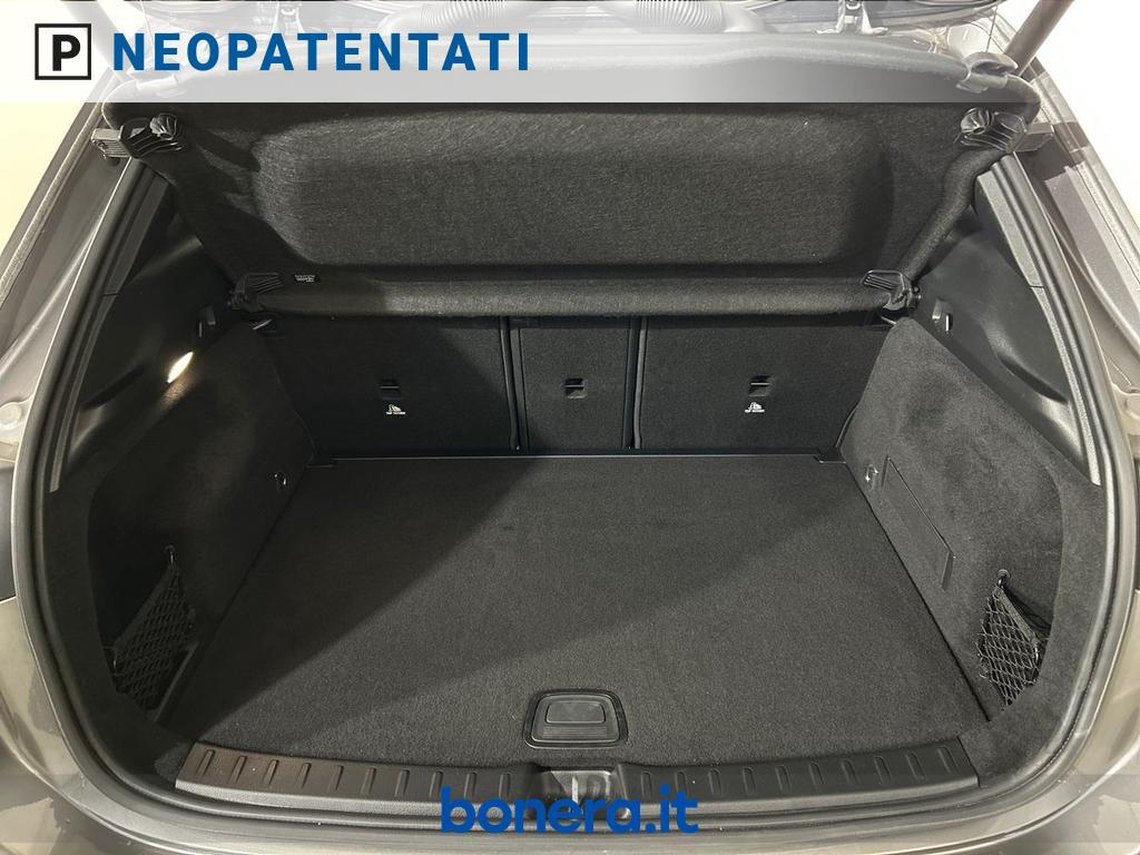 Mercedes GLA 180 180 D Premium 8G-DCT