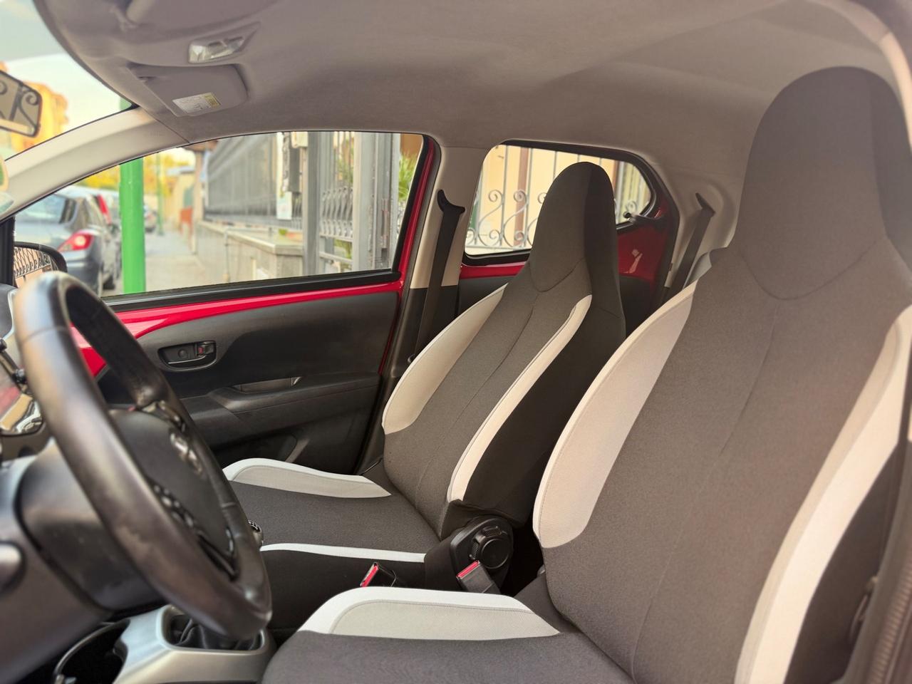 Toyota Aygo 1.0 VVT-i 69 CV 5 porte x-cool