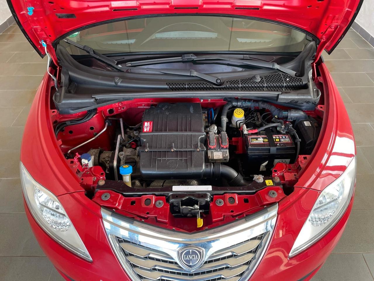 Lancia Ypsilon 1.2 69 CV 5 porte S&S Black&Red