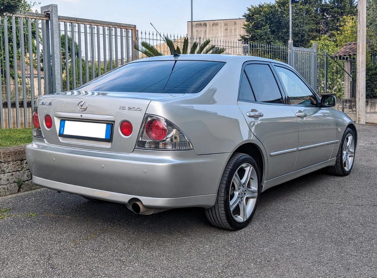 Lexus IS 200 2.0 Silver auto