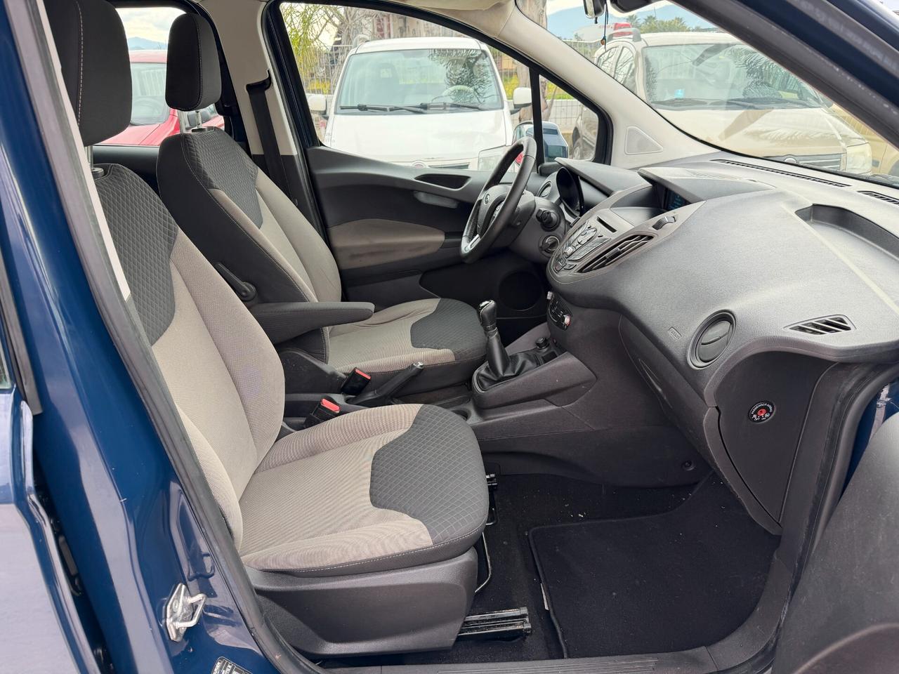 FORD TOURNEO COURIER 2017 1.0 BENZ 74.000 KM