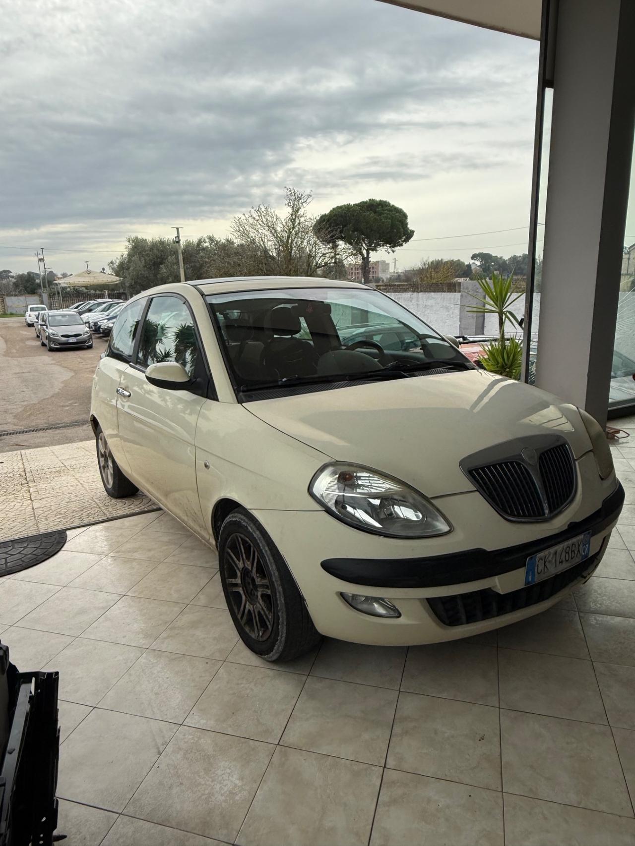 Lancia Ypsilon 1.2 GPL e Tettuccio
