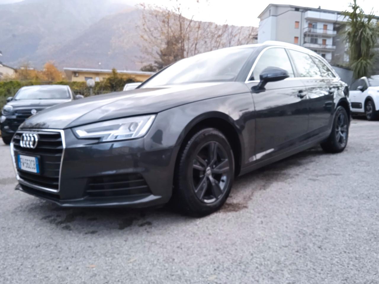 Audi A4 Avant 30 TDI S tronic Design