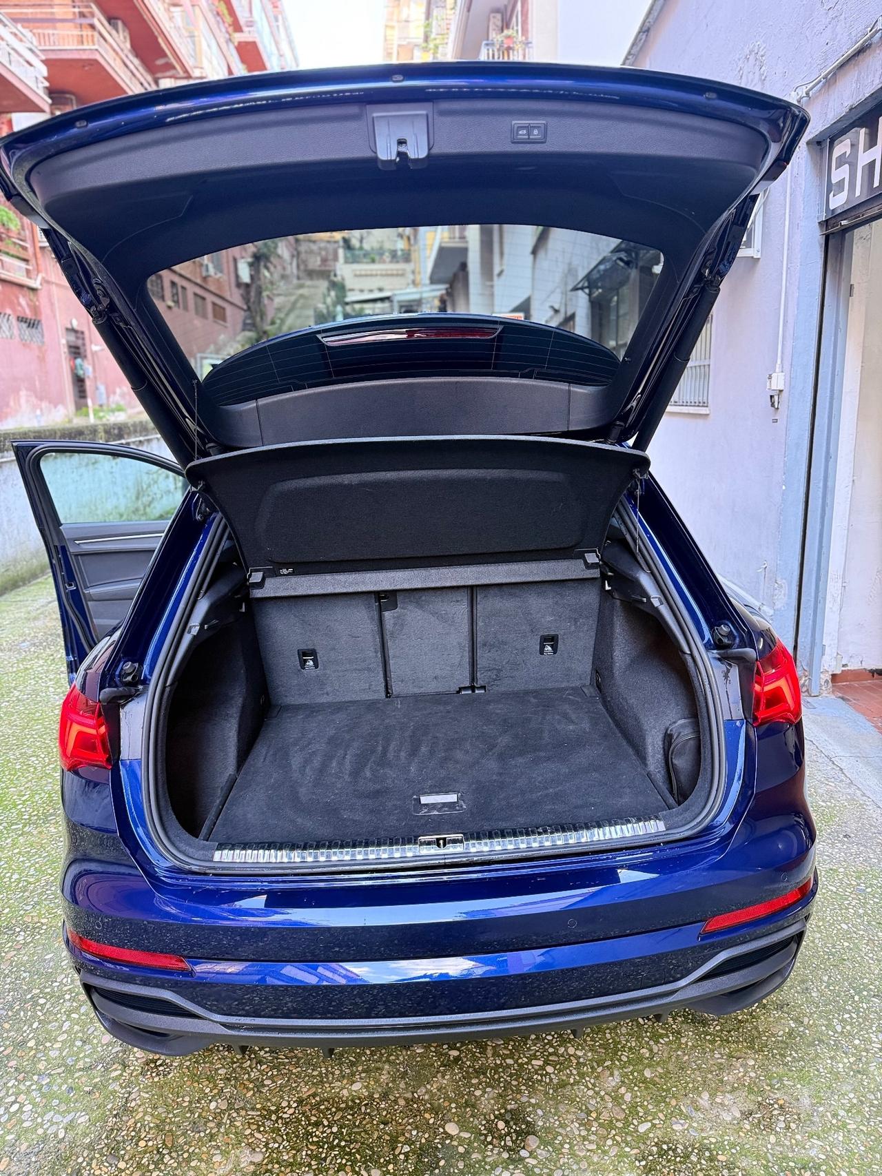 Audi Q3 35 TDI quattro S tronic Identity Black