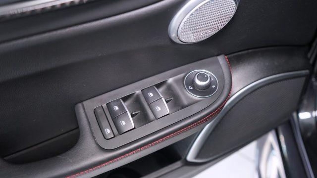 ALFA ROMEO Giulia 2.9 T V6 Quadrifoglio MANUALE TIRATURA LIMITATA