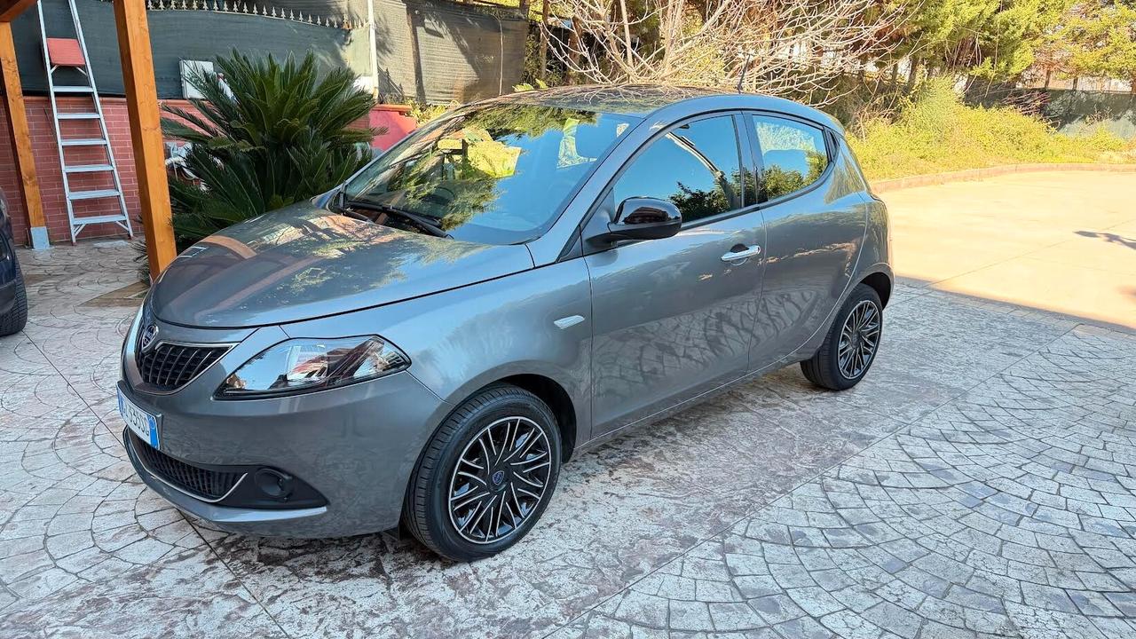 Lancia Ypsilon 1.0 FireFly 5 porte S&S Hybrid Ecochic A. Ferretti