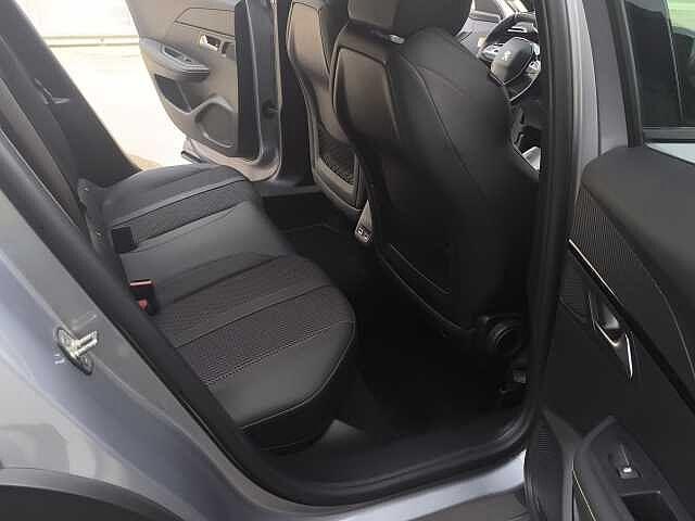 Peugeot 2008 PureTech 130 S&S EAT8 GT
