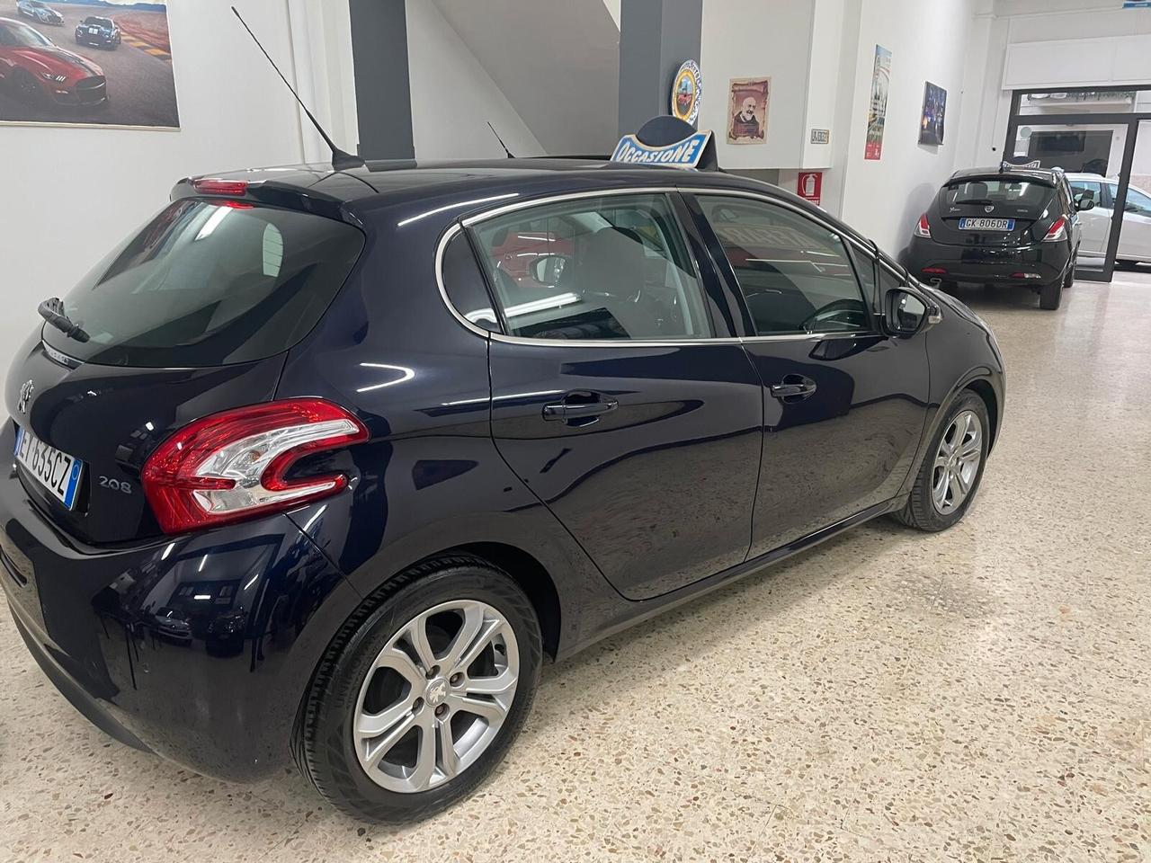 Peugeot 208 1.4 HDi 68 CV 5 porte Allure