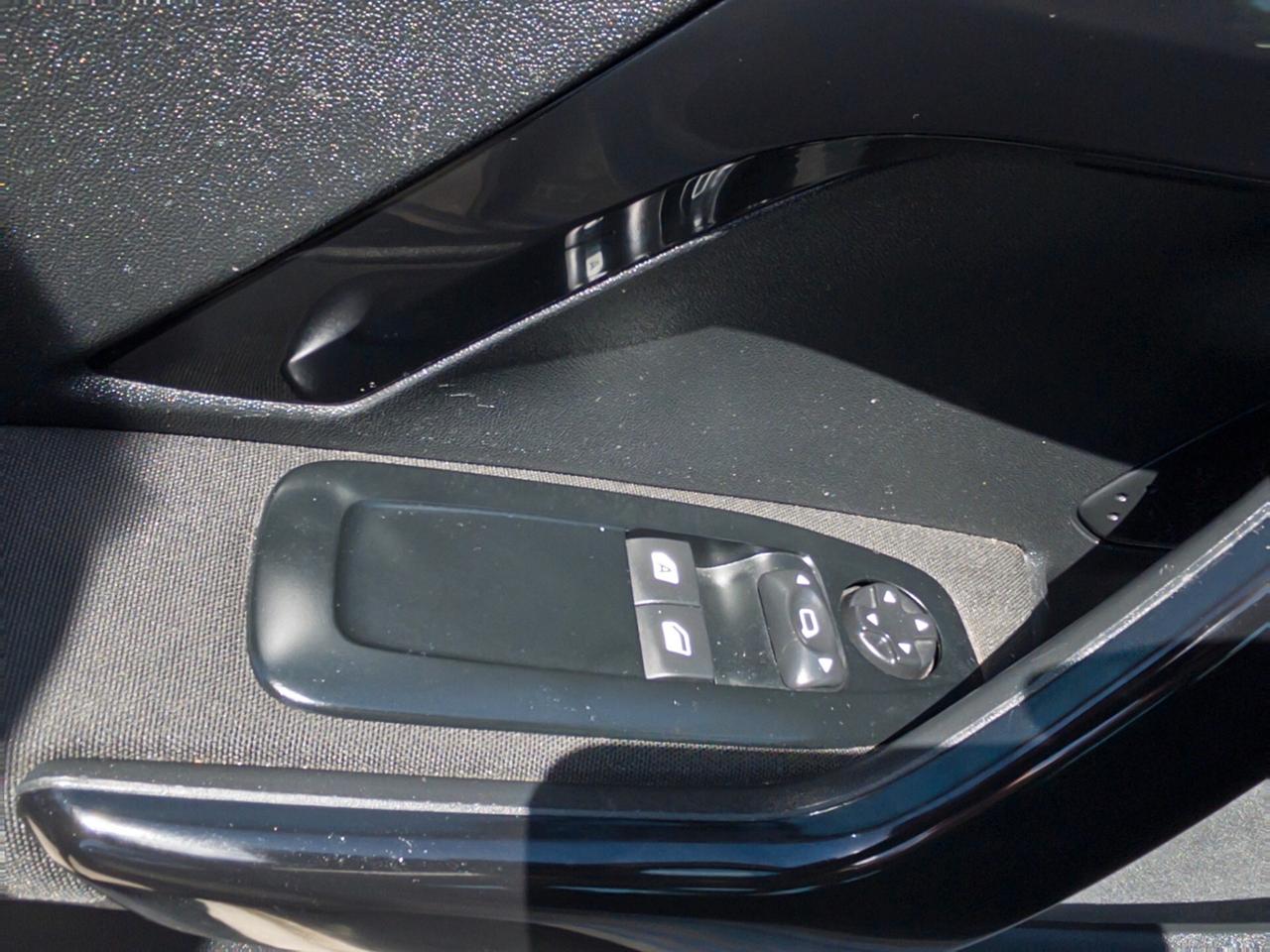 Peugeot 208 1.4 HDi 68 CV 5 porte Allure