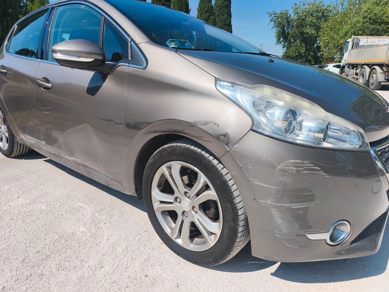 Peugeot 208 1.6 e-HDi 115 CV Stop&Start 5 porte Allure