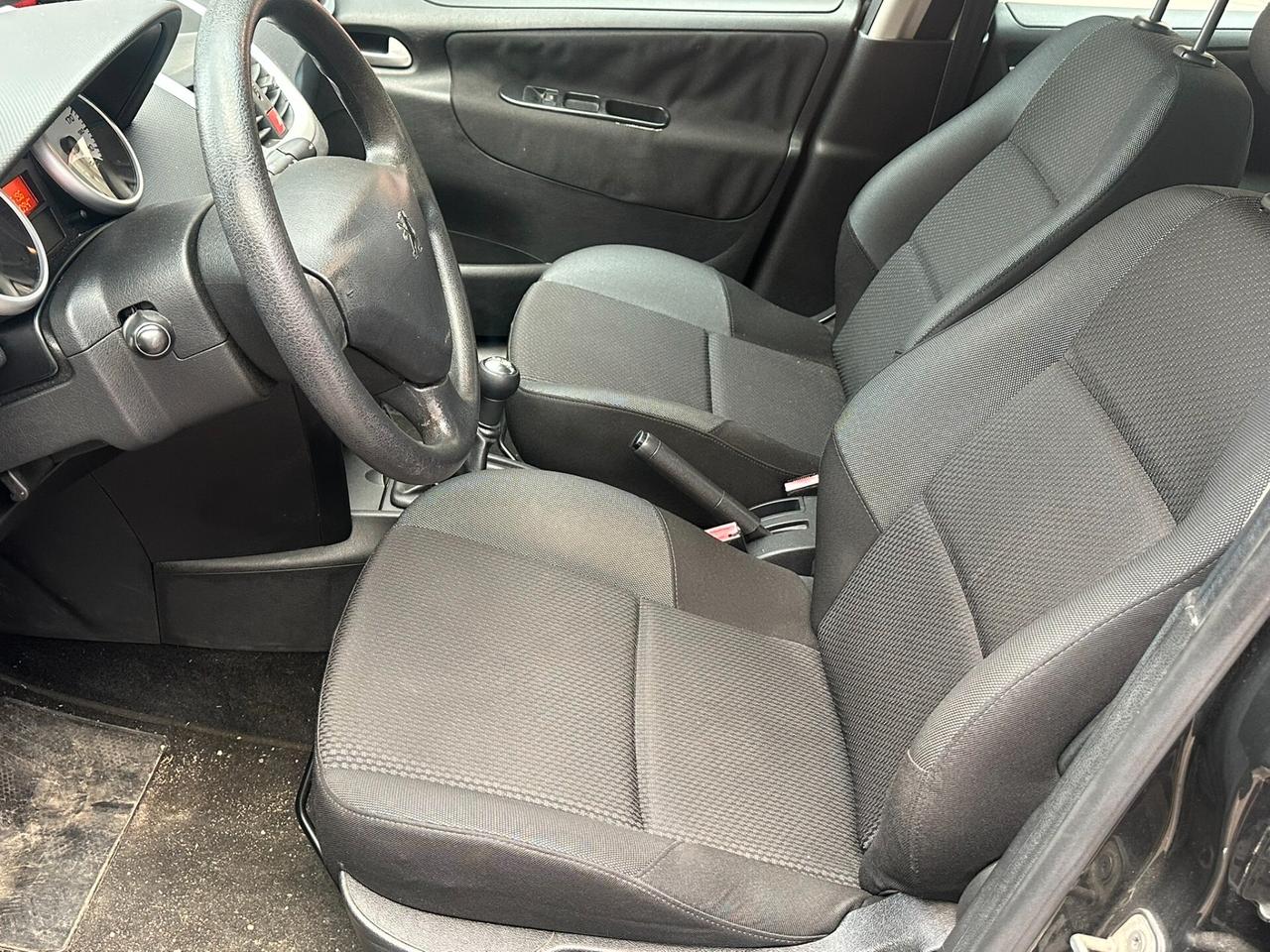 Peugeot 207 1.4 HDi 70CV 5p. Allure