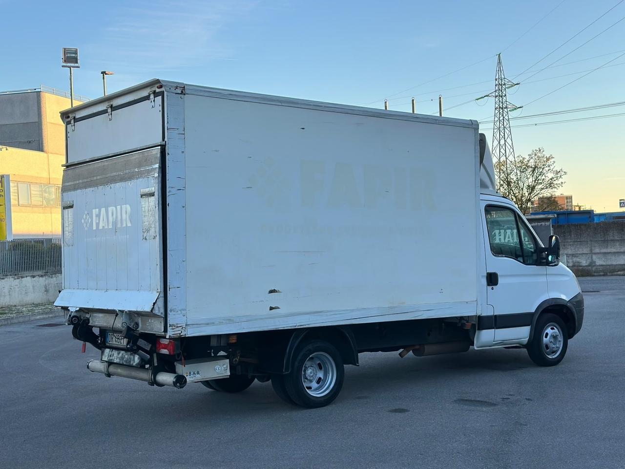 Iveco 35c15 con pedana