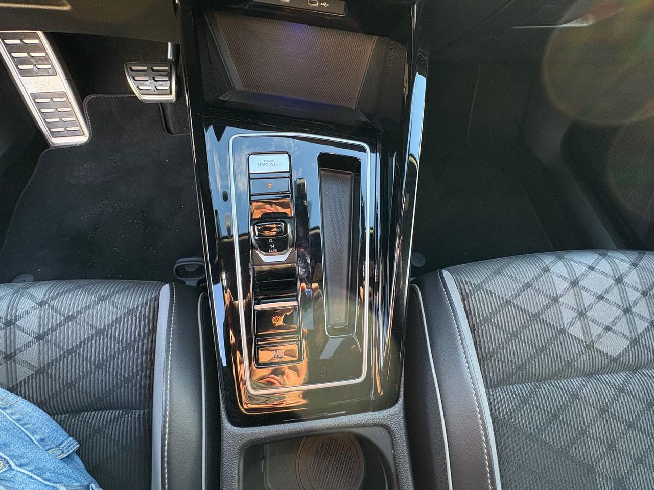 Volkswagen Golf 2.0 TDI R Line #7276