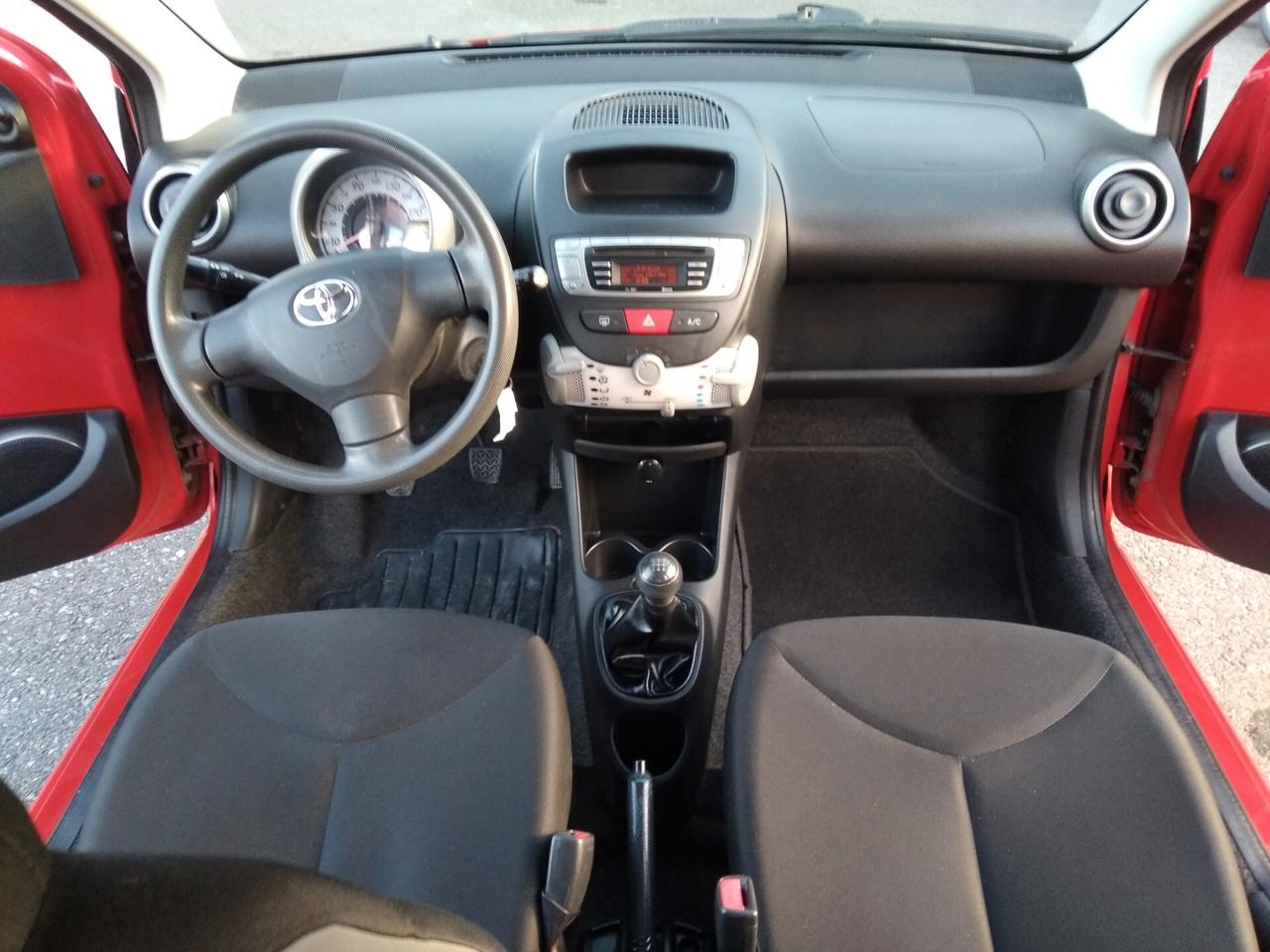 Toyota Aygo 1.0 12V VVT-i 5 porte Cool Soda Connect x neopatentati