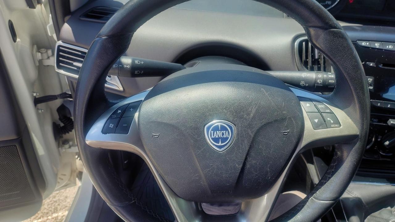 Lancia Ypsilon 1.2 69 CV 5 porte GPL Ecochic Silver