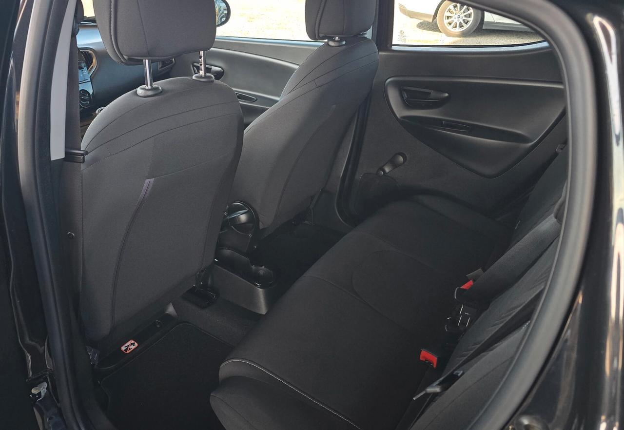 Lancia Ypsilon 1.0 FireFly 5 porte S&S Hybrid Alberta Ferretti