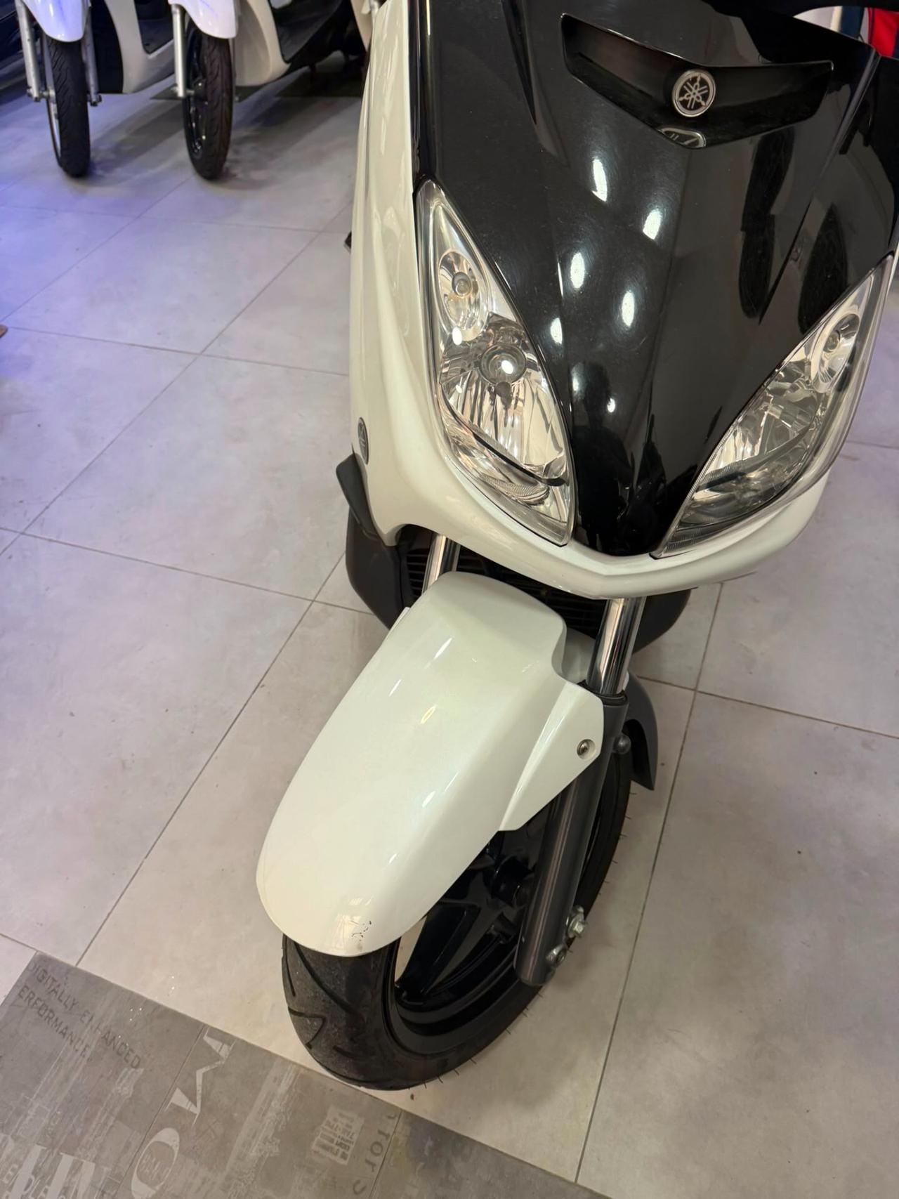 Yamaha X-Max 250