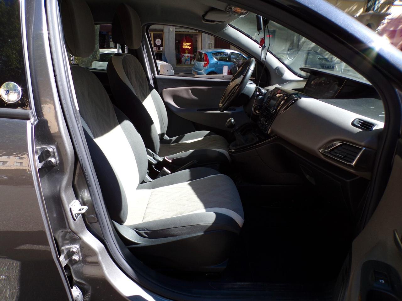 Lancia Ypsilon 1.2 69 CV 5 porte GPL Ecochic Gold NEOPATENTATI