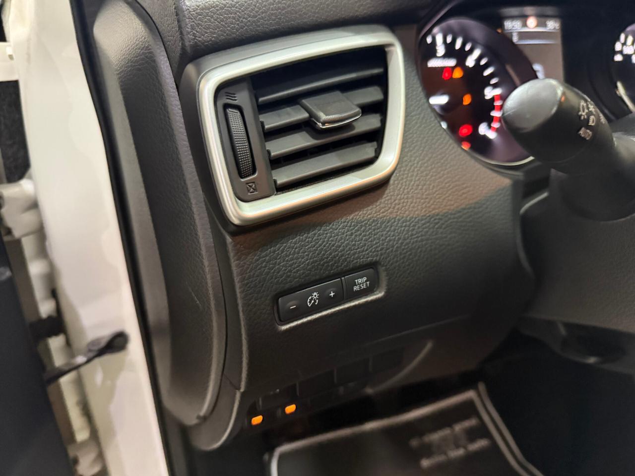 Nissan Qashqai 1.6 dCi 2WD Tekna *full optional *