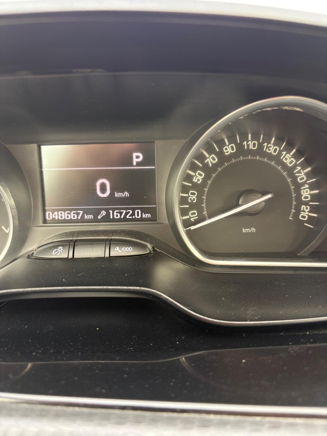 Peugeot 208 già omologata per disabili Allure