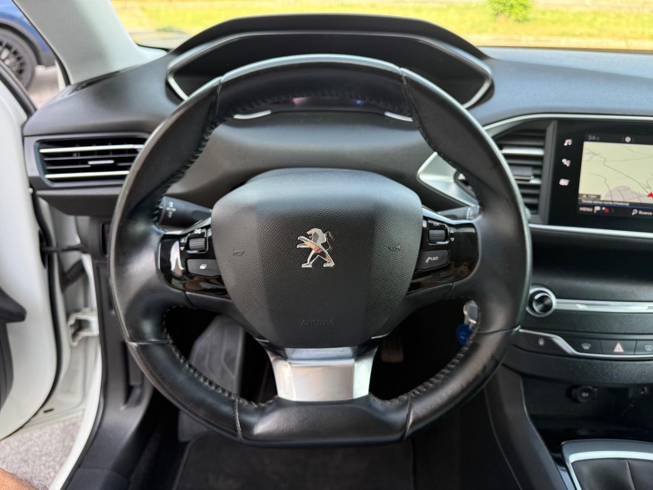 Peugeot 308 Berlina 1.5 130 Cv Bianco perla