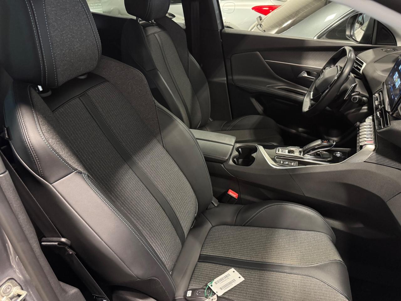 Peugeot 3008 BlueHDi 130 EAT8 Allure Pack