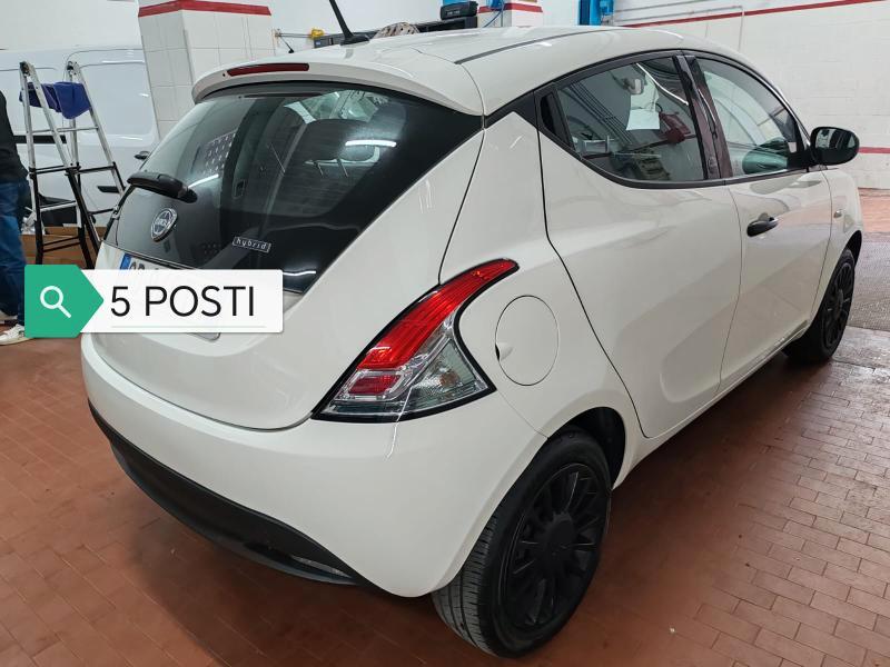 Lancia Ypsilon 1.0 hybrid 5 POSTI