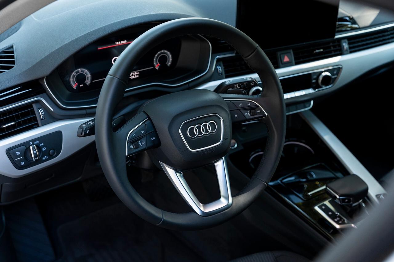 Audi A4 Avant 40 2.0 tdi mhev S-tronic*Matrix* Cockpit*