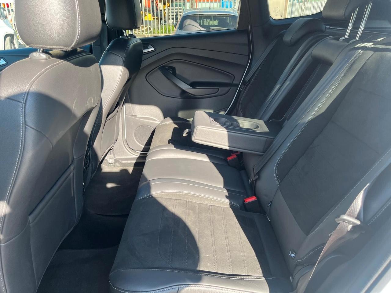 Ford Kuga 1.5 TDCI 120 CV 2WD ST-Line