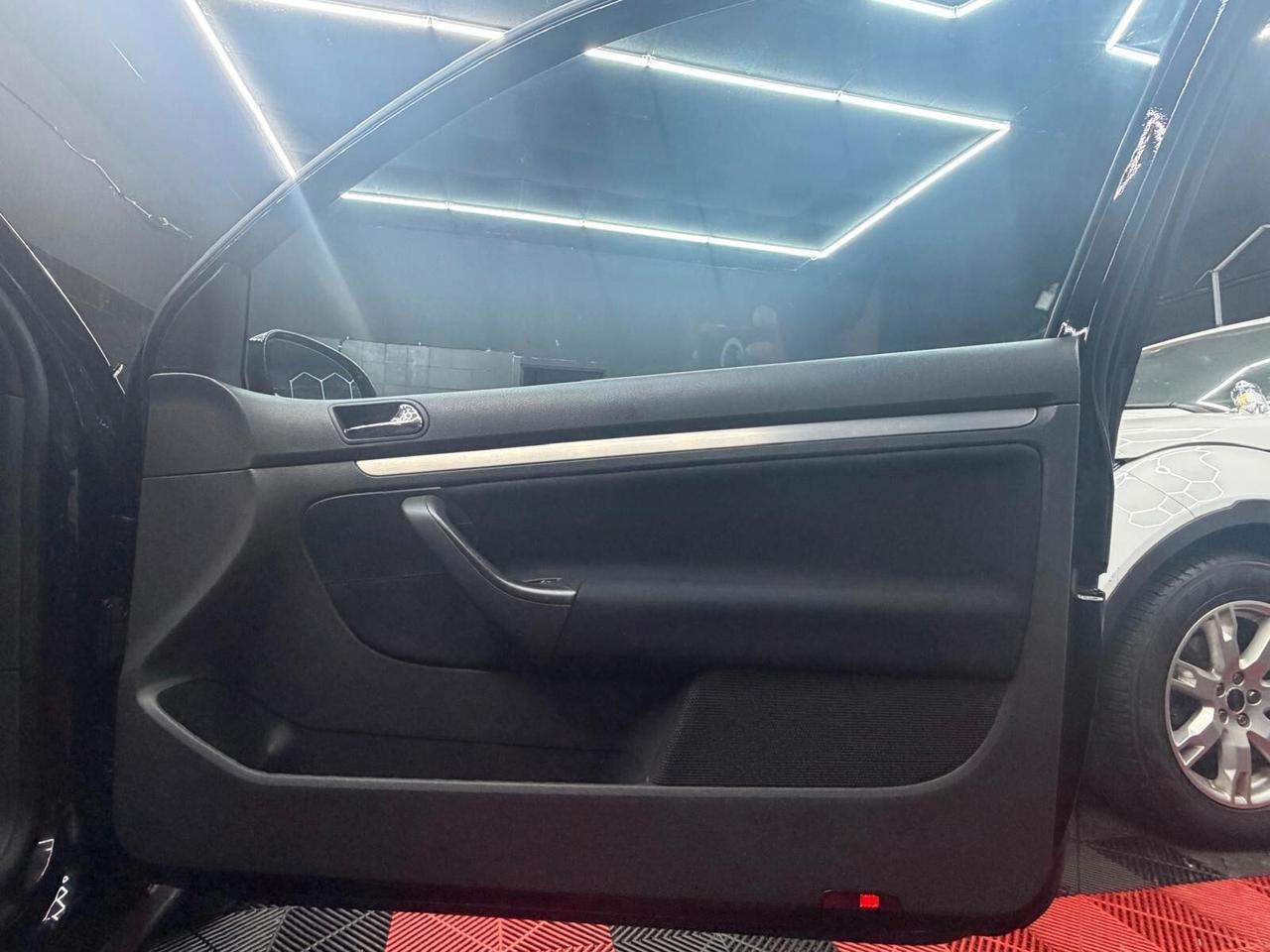 Volkswagen Golf GTI 2.0 16V TFSI 3p.