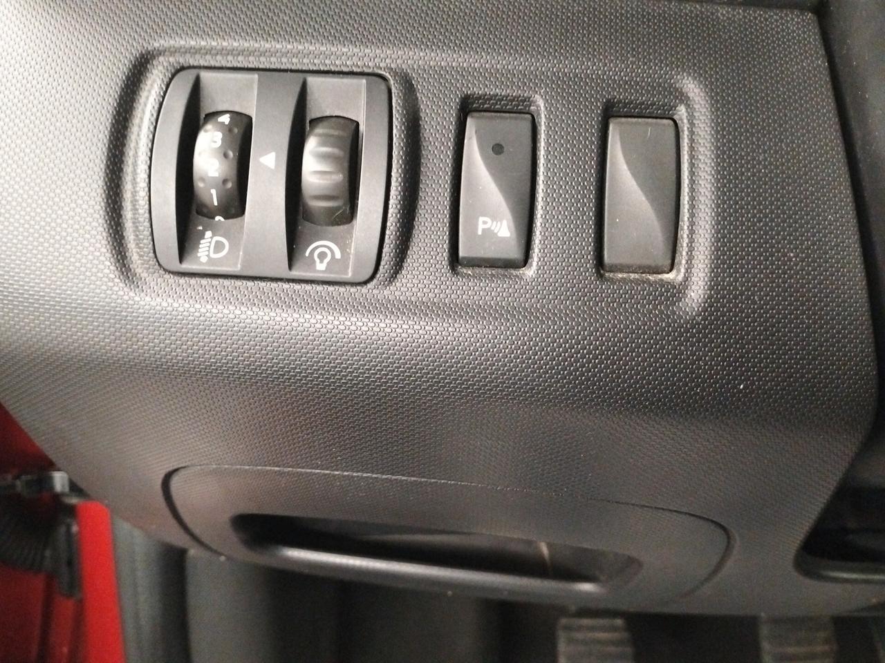 Renault Clio 0.9 TCe 12V 90CV 5 porte Costume National - NEOPATENTATI