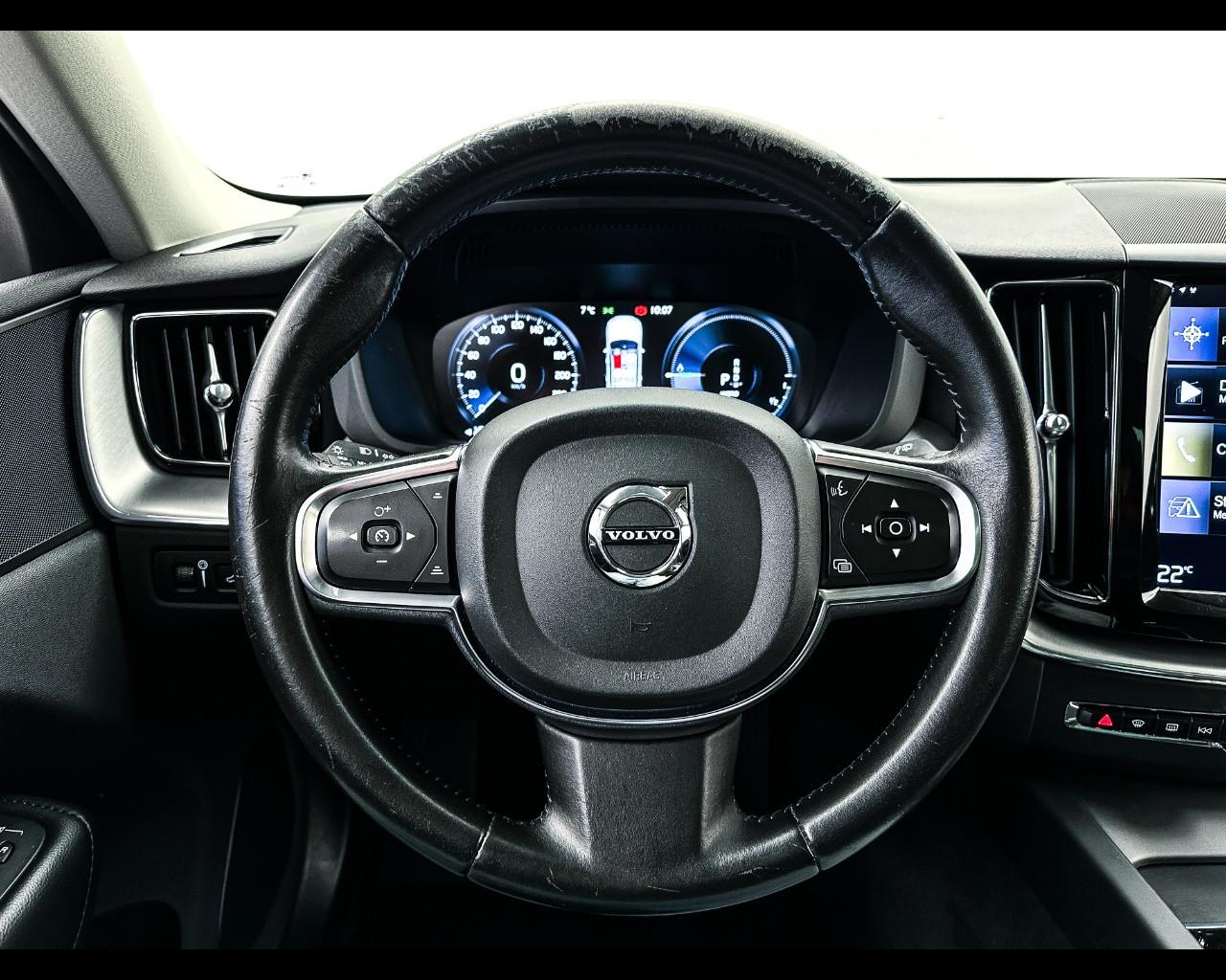 VOLVO XC60 (2017-->) - XC60 T6 Recharge Plug-in Hybrid AWD Inscrip