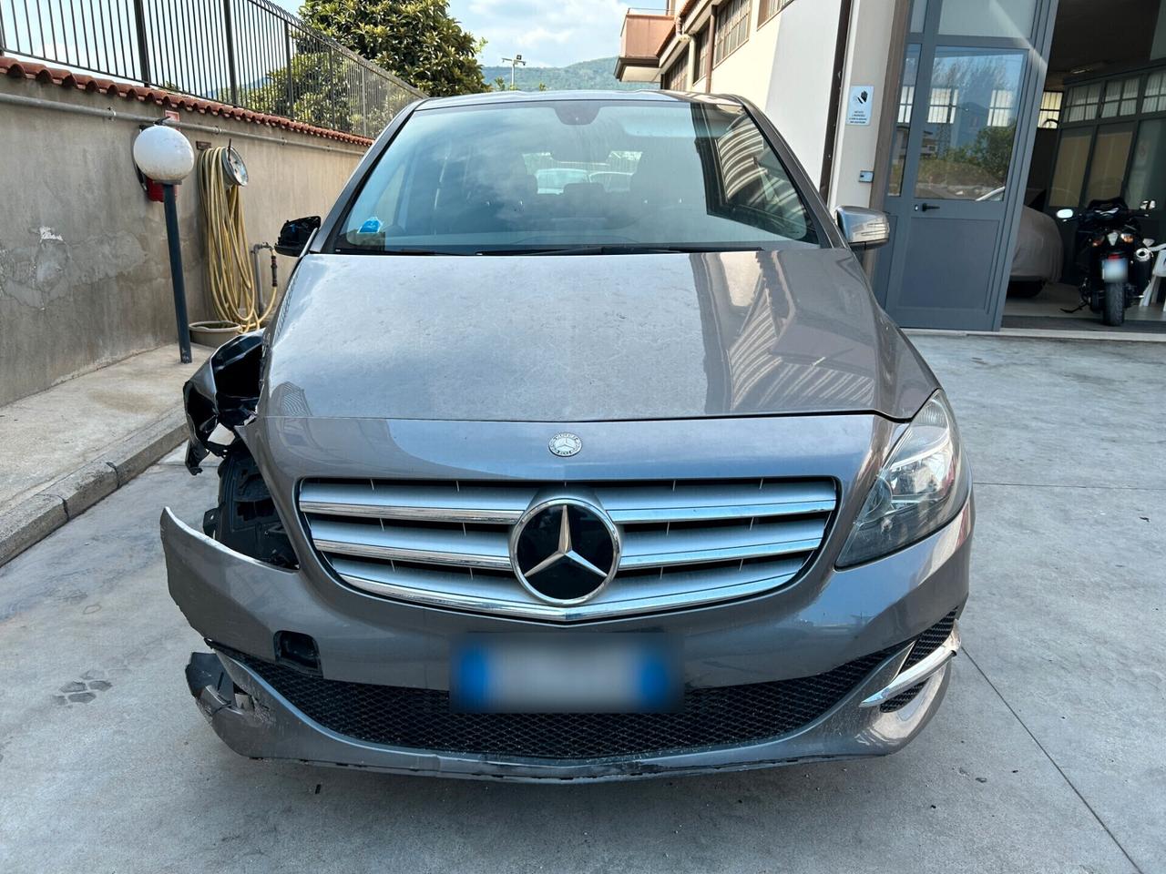 Mercedes-benz B 200 NGD - 2014 Incidentata