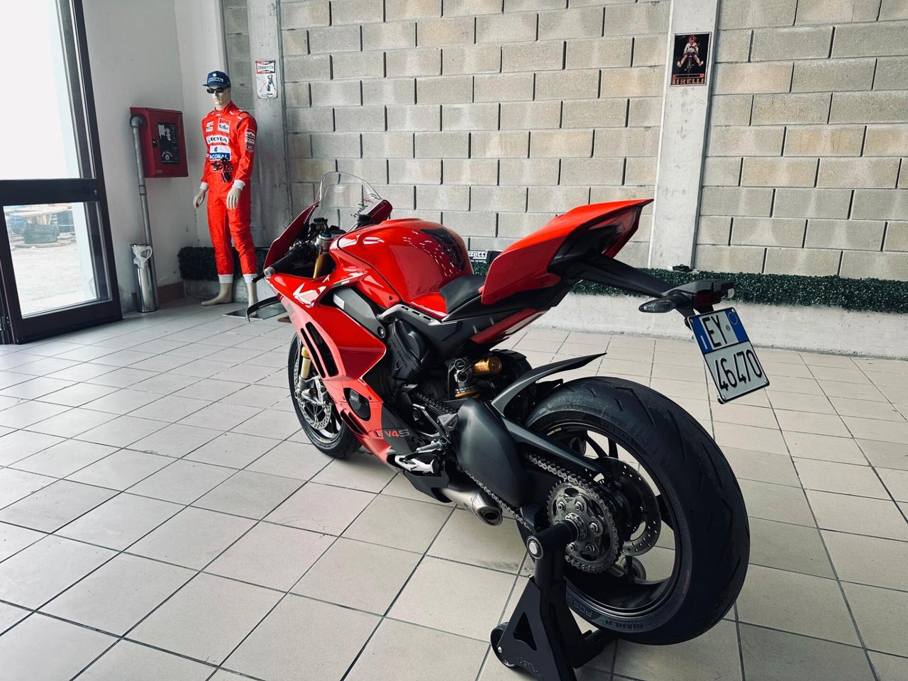 Ducati Panigale V4S - FULL AKRAPOVIC