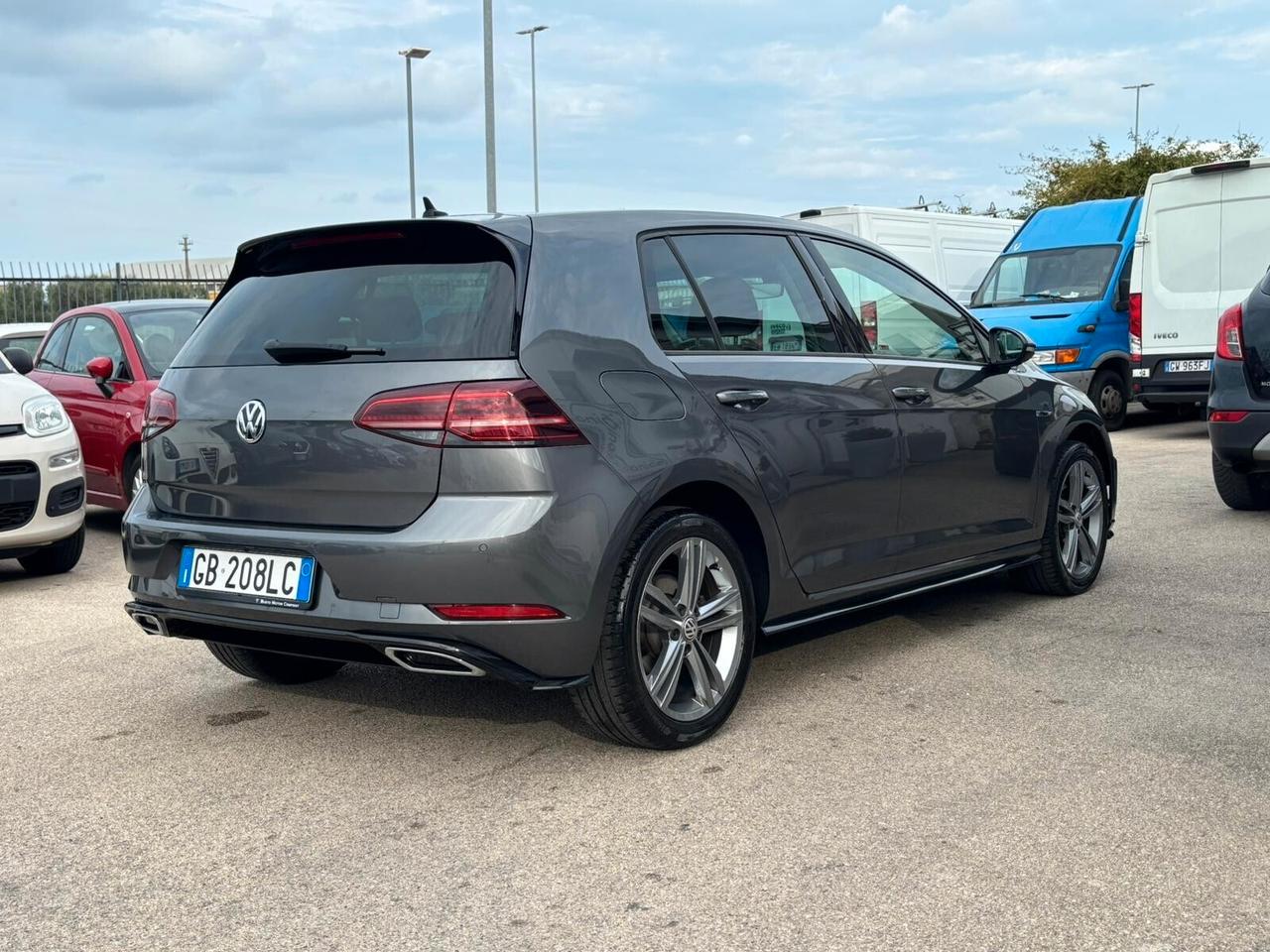 Volkswagen Golf 2.0 DSG 5p. R-Line