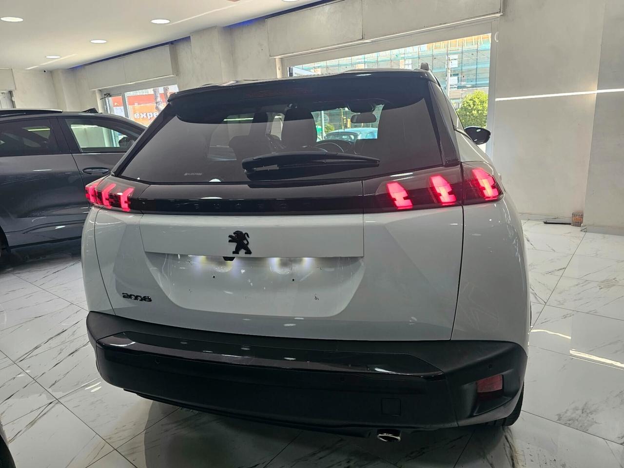 NUOVA PEUGEOT 2008 ALLURE PACK BICOLOR EDITION 1.5 BLUEHDI 131CV EAT8 F1