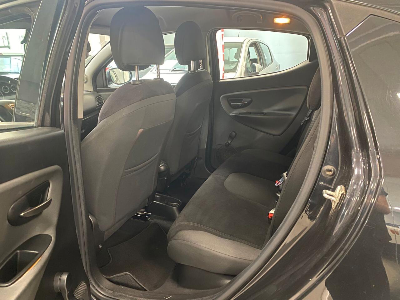 Lancia Ypsilon 1.2 69 CV 5 porte S&S Silver