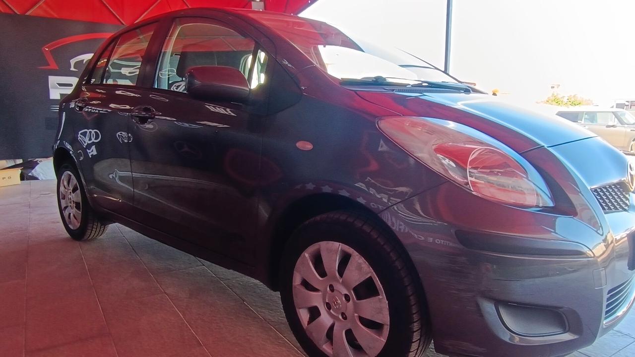 Toyota Yaris 1.0 5 porte